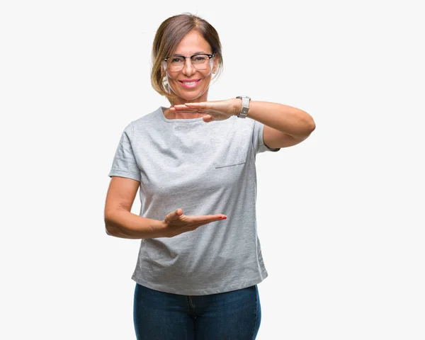 Ältere Hispanische Frau Mittleren Alters Mit Brille Vor Isoliertem Hintergrund — Stockfoto