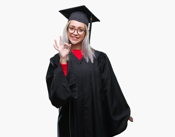 Giovane Donna Bionda Indossa Uniforme Laureata Sfondo Isolato Sorridente Positivo — Foto Stock