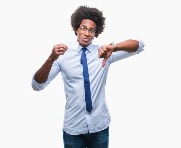 Hombre Afroamericano Sosteniendo Tarjeta Visita Sobre Fondo Aislado Con Cara —  Fotos de Stock