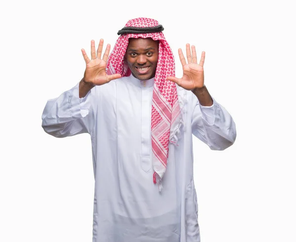 Arabische Afrikaanse Jongeman Dragen Traditionele Keffiyeh Geïsoleerde Achtergrond Weergeven Met — Stockfoto