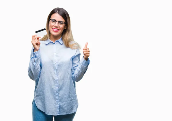 Joven Mujer Negocios Hermosa Sosteniendo Tarjeta Crédito Sobre Fondo Aislado —  Fotos de Stock