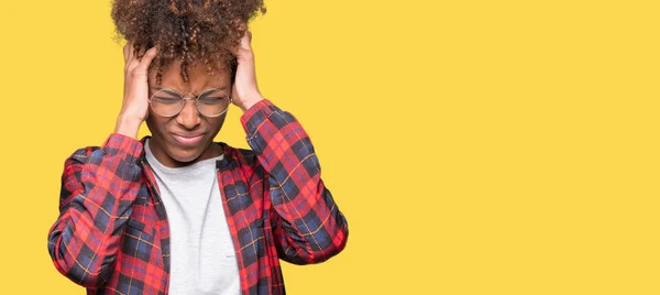 Beautiful Young African American Woman Wearing Glasses Isolated Background Suffering — Stock Photo, Image