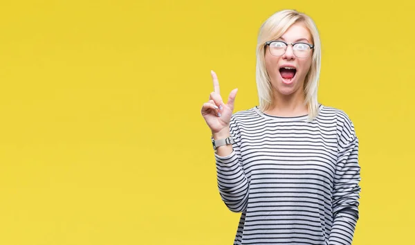 Jonge Mooie Blonde Vrouw Bril Geïsoleerde Achtergrond Wijzende Vinger Omhoog — Stockfoto