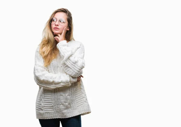 Junge Schöne Blonde Frau Mit Winterpullover Und Sonnenbrille Über Isoliertem — Stockfoto