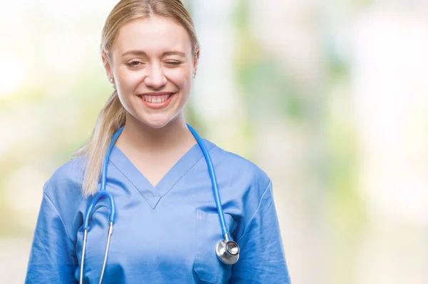 Ung Blond Kirurg Läkare Kvinna Över Isolerade Bakgrund Winking Tittar — Stockfoto