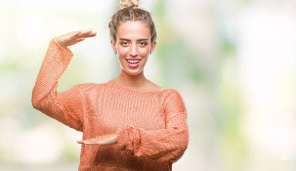 Beautiful Young Blonde Woman Isolated Background Gesturing Hands Showing Big — Stock Photo, Image