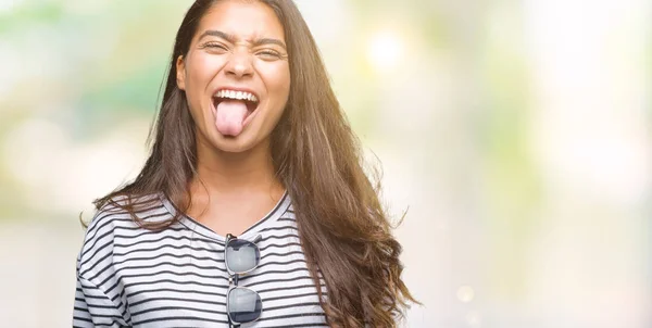 Joven Mujer Árabe Hermosa Con Gafas Sol Sobre Fondo Aislado —  Fotos de Stock