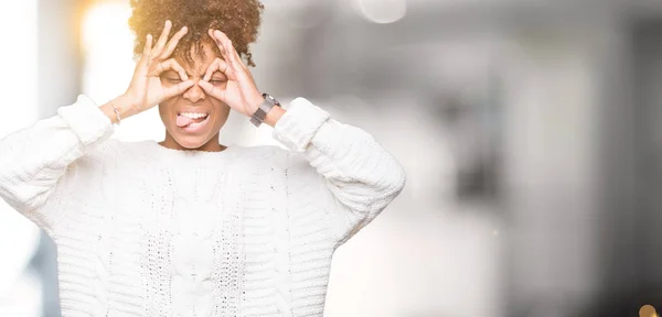 Linda Jovem Afro Americana Vestindo Camisola Inverno Sobre Fundo Isolado — Fotografia de Stock