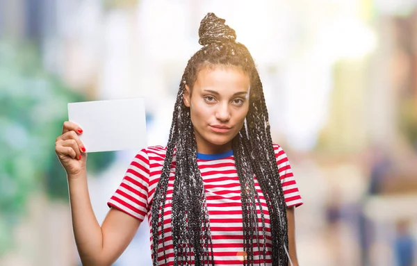 Afro Amerikaanse Meisje Met Lege Kaart Geïsoleerde Achtergrond Met Een — Stockfoto