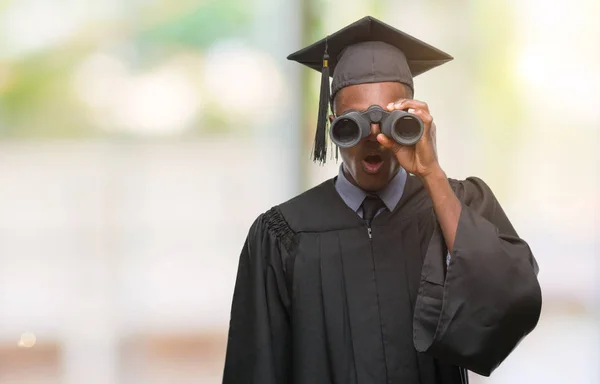Fiatal Diplomát Afro Amerikai Ember Használ Távcső Félek Sokk Egy — Stock Fotó