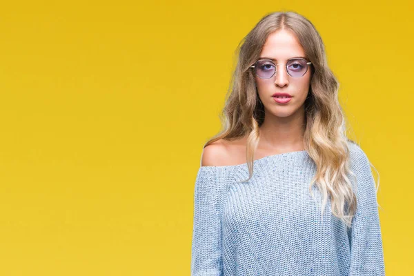 Vacker Ung Blond Kvinna Bär Solglasögon Över Isolerade Bakgrund Med — Stockfoto