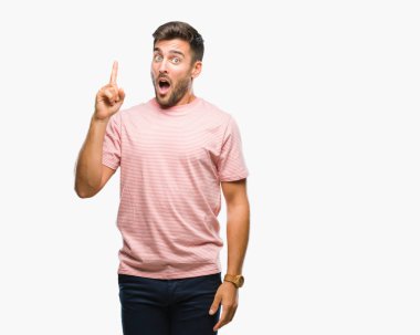 Yakışıklı delikanlı ile başarılı fikir parmağı yukarıyı izole arka plan üzerinde. Çıktıktan ve mutlu. Bir numara.