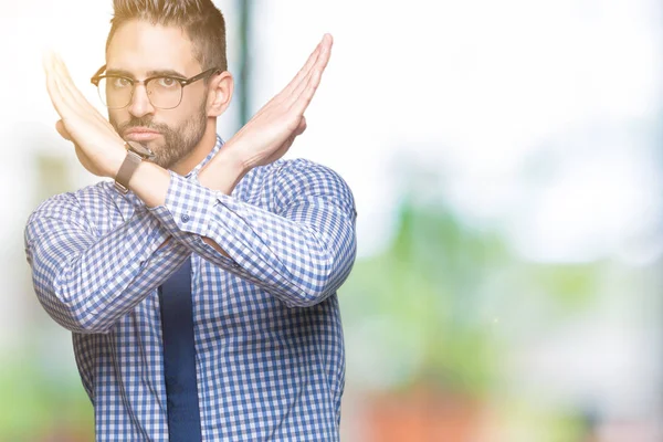 Junger Geschäftsmann Mit Brille Über Isoliertem Hintergrund Zurückweisung Ausdruck Verschränkte — Stockfoto