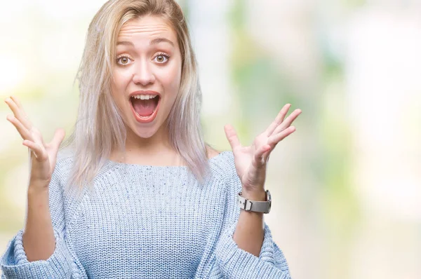 Jovem Loira Vestindo Camisola Inverno Sobre Fundo Isolado Celebrando Louco — Fotografia de Stock