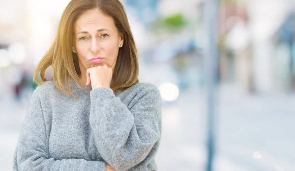 Bella Donna Mezza Età Che Indossa Maglione Invernale Sfondo Isolato — Foto Stock