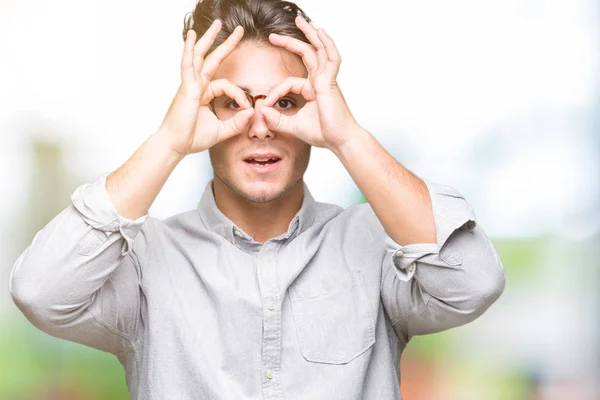 Homem Bonito Jovem Usando Óculos Sobre Fundo Isolado Fazendo Gesto — Fotografia de Stock