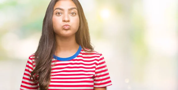 Ung Vacker Arabisk Kvinna Över Isolerade Bakgrund Pustande Kinder Med — Stockfoto