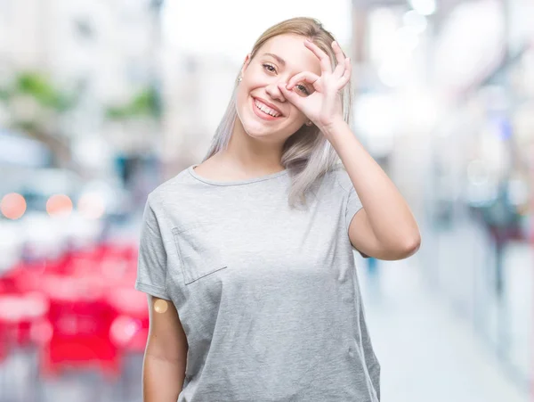 Νεαρή Ξανθιά Γυναίκα Απομονωμένη Φόντο Κάνει Εντάξει Χειρονομία Χέρι Χαμογελώντας — Φωτογραφία Αρχείου