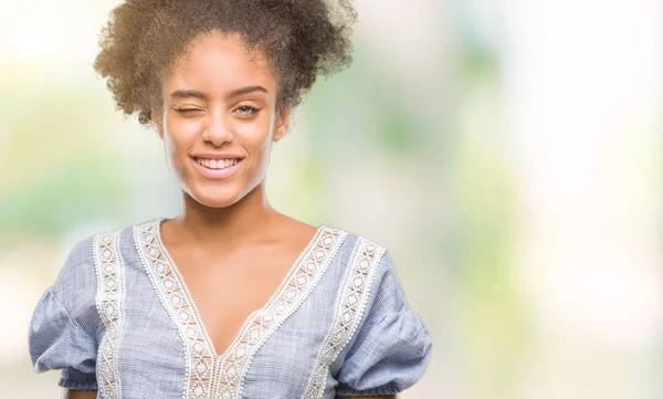 Młody Afro American Kobieta Białym Tle Mrugając Patrząc Kamery Sexy — Zdjęcie stockowe
