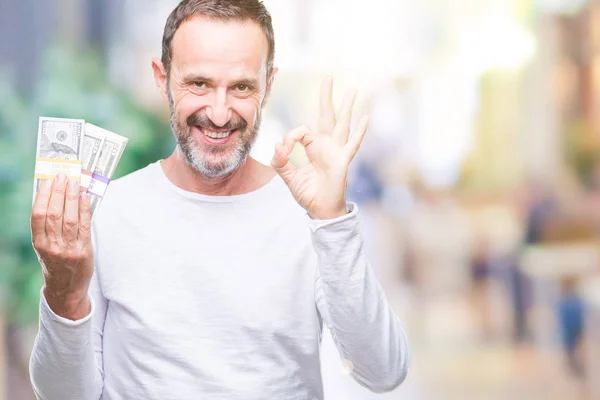 Senior Grijze Man Met Buch Dollars Geïsoleerde Achtergrond Doen Teken — Stockfoto