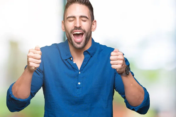 Junger Gutaussehender Mann Mit Isoliertem Hintergrund Der Mit Erhobenen Armen — Stockfoto