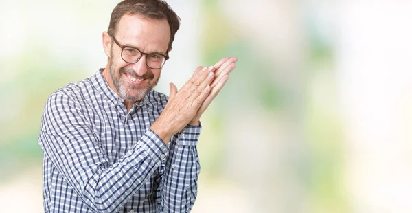 Jóvágású Középkorú Elegáns Vezető Férfi Szemüveg Alatt Elszigetelt Háttér Clapping — Stock Fotó