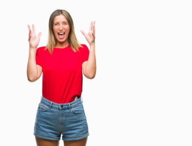 Genç güzel kadın deli kutluyor ve silah ile başarı için heyecanlı çığlık kaldırdı ve açık gözleri hayret izole arka plan yüzünden. Kazanan kavramı