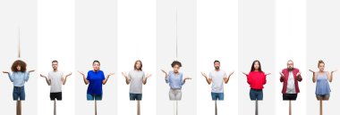 Kolaj farklı etnik gençlerin üzerine beyaz çizgili izole arka plan clueless ve şaşkın bir ifadeyle kollar ve eller kaldırdı. Şüphe kavramı.