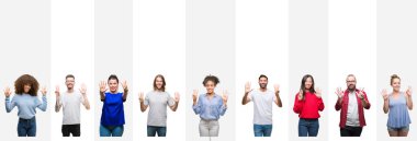 Kolaj farklı etnik gençlerin gösterilen ve parmakları ile işaret beyaz çizgili izole arka plan üzerinde kendinden emin ve mutlu gülümseyerek süre sekiz numara.