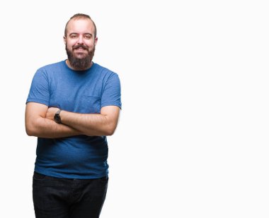 İzole arka plan mutlu yüz çapraz silah kameraya bakarak ile gülümseyen Genç beyaz hipster adam. Olumlu bir kişi.
