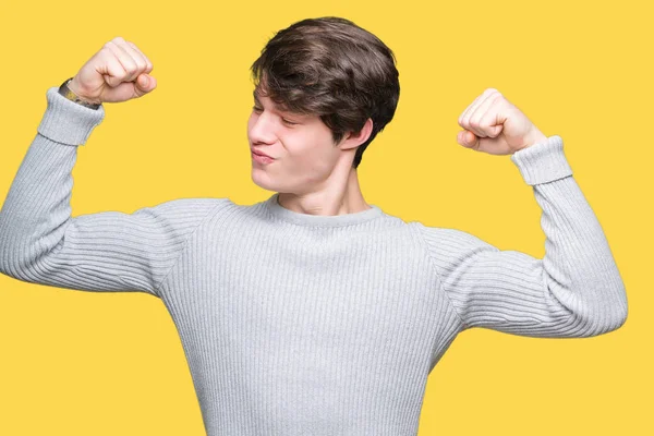 Homem Bonito Jovem Vestindo Camisola Inverno Sobre Fundo Isolado Mostrando — Fotografia de Stock