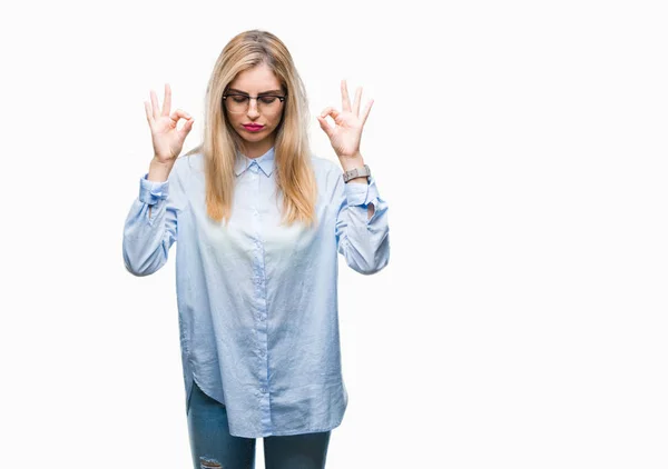 Junge Schöne Blonde Geschäftsfrau Mit Brille Über Isoliertem Hintergrund Entspannen — Stockfoto