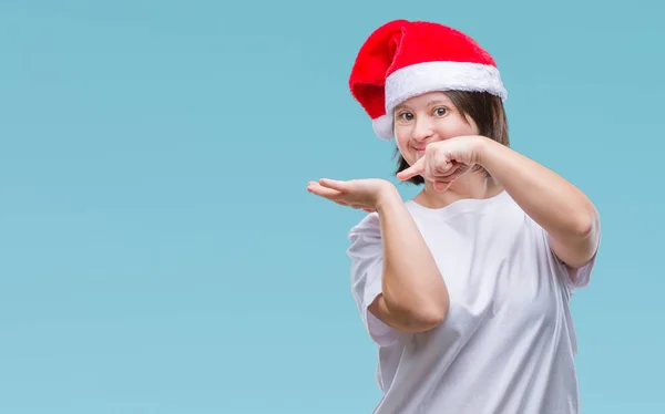 Mujer Adulta Joven Con Síndrome Con Sombrero Navidad Sobre Fondo — Foto de Stock