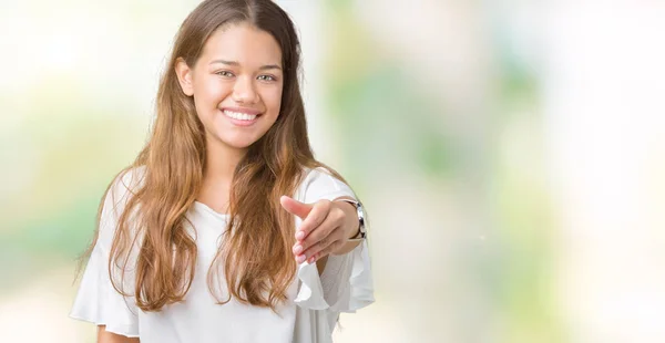 Giovane Bella Donna Affari Bruna Sfondo Isolato Sorridente Amichevole Offrendo — Foto Stock