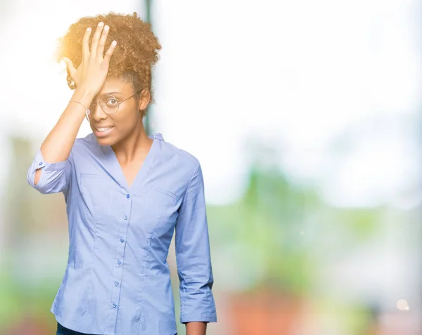 Hermosa Mujer Negocios Afroamericana Joven Sobre Fondo Aislado Sorprendido Con — Foto de Stock