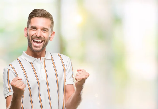 Junger Gutaussehender Mann Mit Isoliertem Hintergrund Sehr Glücklich Und Aufgeregt — Stockfoto