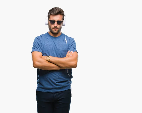 Joven Hombre Guapo Con Auriculares Escuchando Música Sobre Fondo Aislado —  Fotos de Stock