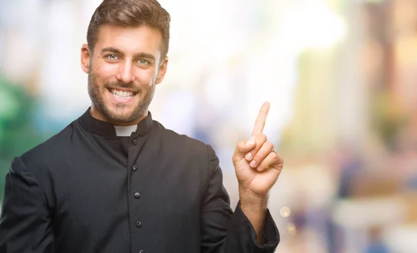 Joven Sacerdote Cristiano Católico Sobre Fondo Aislado Con Una Gran — Foto de Stock