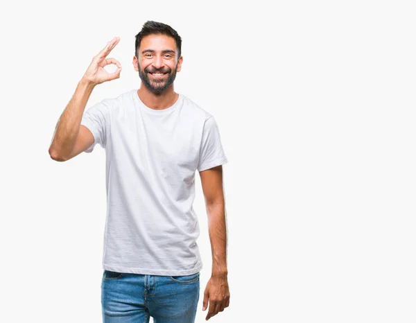 Gülümseyen Izole Arka Plan Üzerinde Yetişkin Spanyol Adam Parmaklar Işaretiyle — Stok fotoğraf
