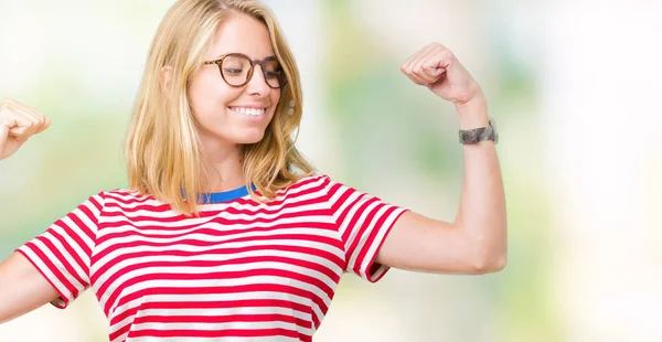 Hermosa Mujer Joven Con Gafas Sobre Fondo Aislado Que Muestra —  Fotos de Stock