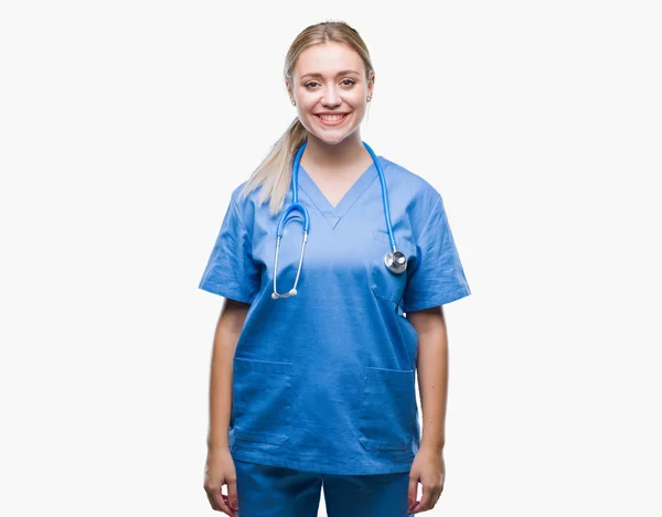 Genç Sarışın Cerrah Doktor Kadın Yüzünde Mutlu Güzel Bir Gülümseme — Stok fotoğraf