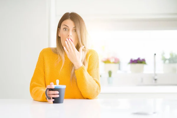 Young Beautiful Woman Drinking Cup Coffee Home Cover Mouth Hand — Stock Photo, Image