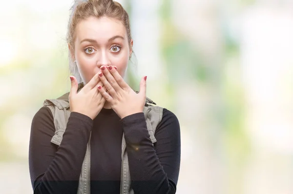 Jonge Blonde Vrouw Geïsoleerde Achtergrond Geschokt Mond Met Handen Voor — Stockfoto