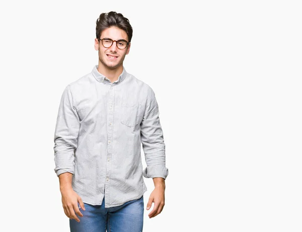 Mladý Pohledný Muž Nosí Brýle Izolované Pozadí Mrkání Při Pohledu — Stock fotografie