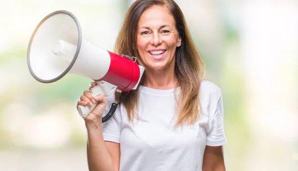 Hispanische Frau Mittleren Alters Schreit Durch Megafon Über Isolierten Hintergrund — Stockfoto