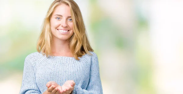 Bella Giovane Donna Che Indossa Maglione Blu Sfondo Isolato Sorridente — Foto Stock