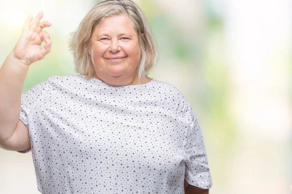 Senior Grootte Kaukasische Vrouw Geïsoleerde Achtergrond Glimlachend Positieve Doen Teken — Stockfoto