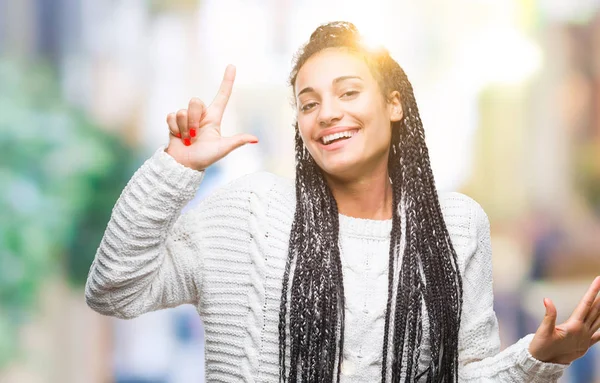 Joven Trenzado Pelo Afroamericano Chica Usando Suéter Sobre Fondo Aislado — Foto de Stock