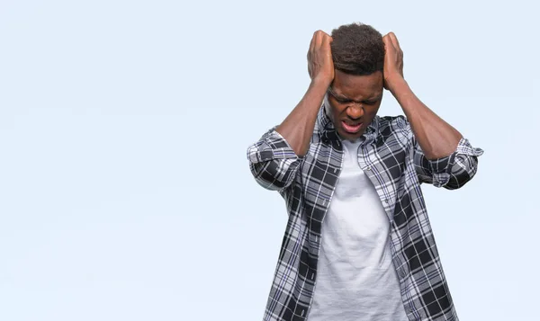 Junger Afrikanisch Amerikanischer Mann Mit Isoliertem Hintergrund Der Unter Kopfschmerzen — Stockfoto