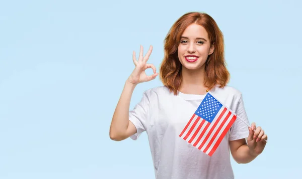 Joven Hermosa Mujer Sosteniendo Bandera América Sobre Fondo Aislado Haciendo —  Fotos de Stock